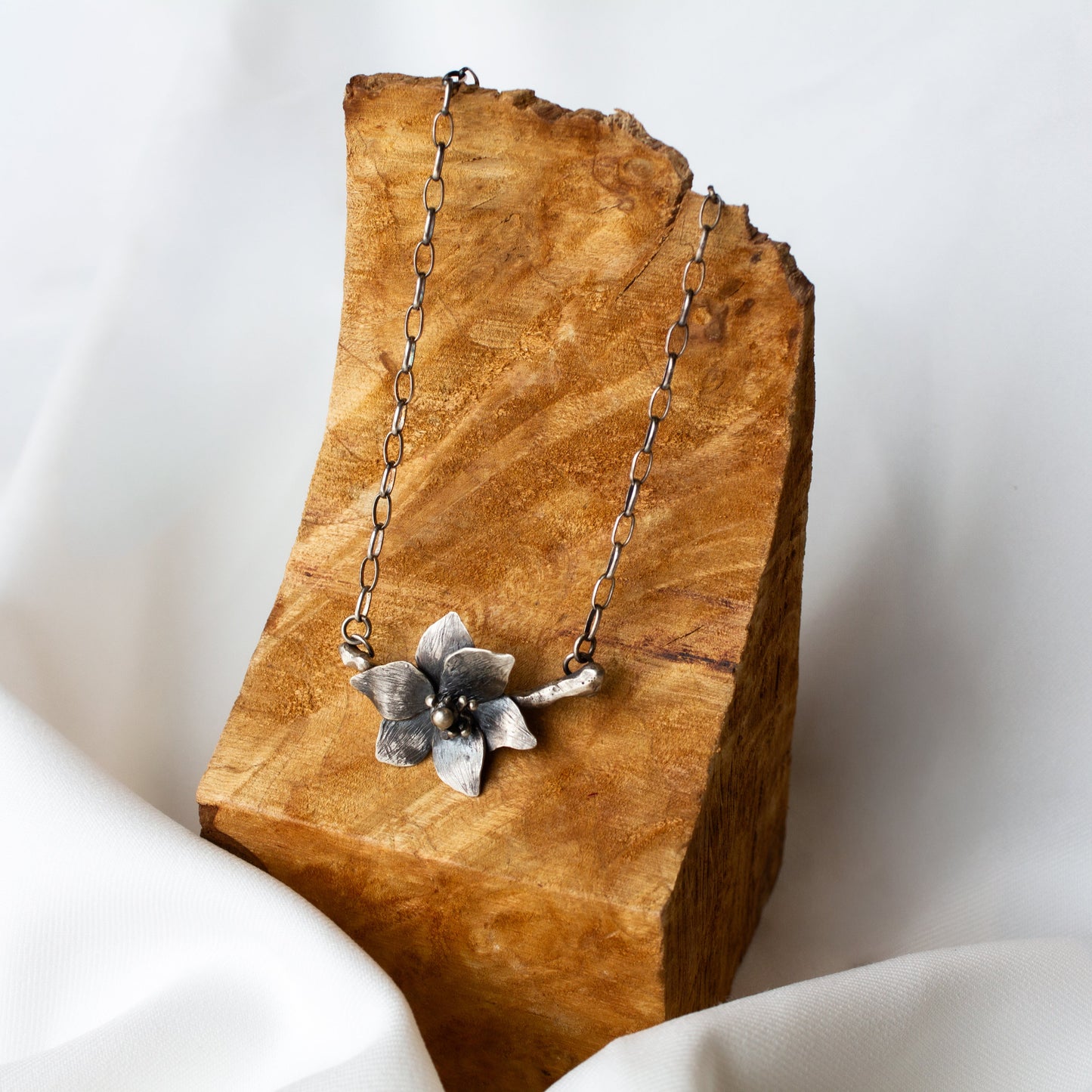 Galili Ellis, Magnolia Necklace