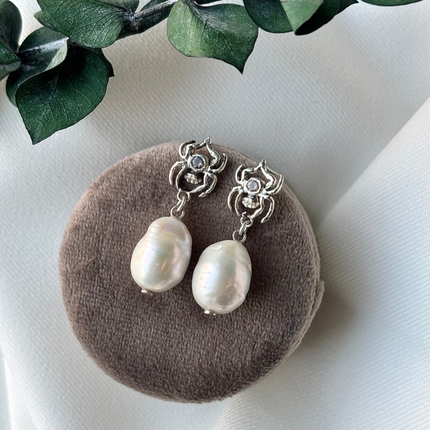 RYHN, Aranea Spider Pearl Earrings