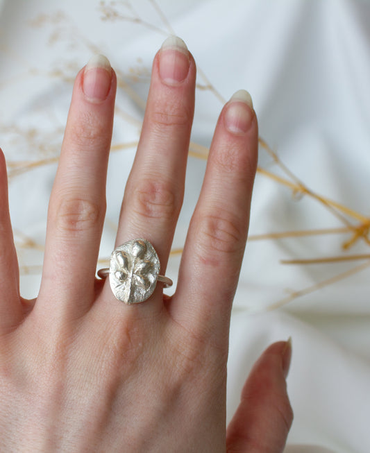 Andrea Mueller, Floral Quintet Cameo Ring
