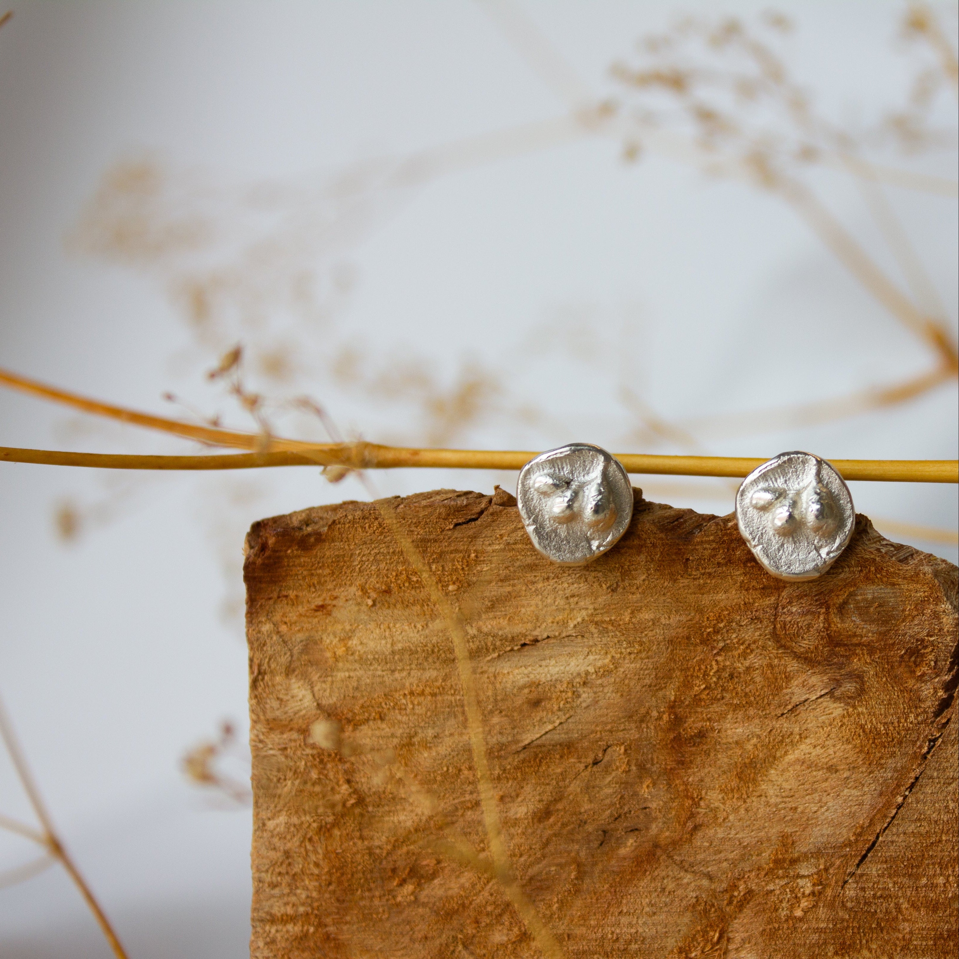Andrea Mueller, Small Round Floral Talisman Stud-2