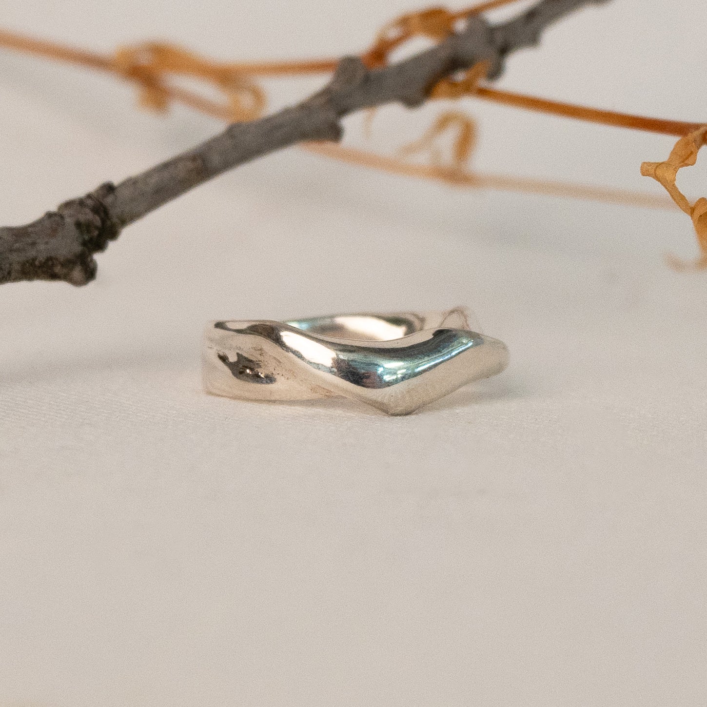 L.L.Y. Atelier, Torsion Ring