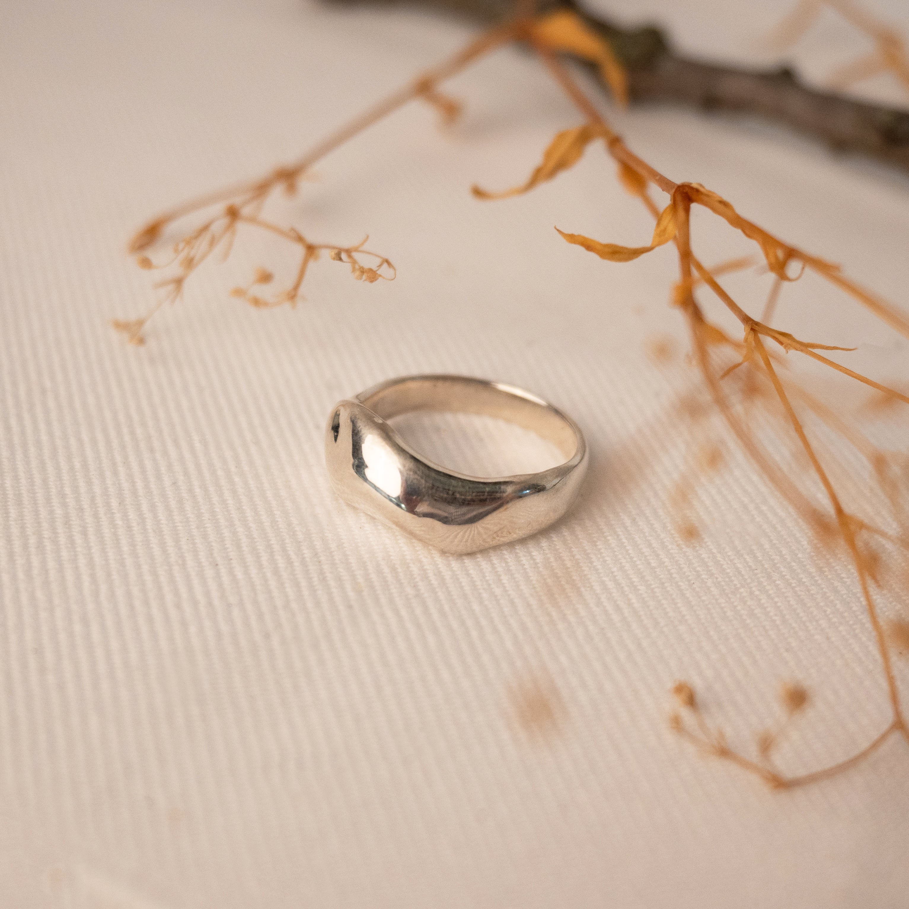 L.L.Y. Atelier, Little Wave Ring-5