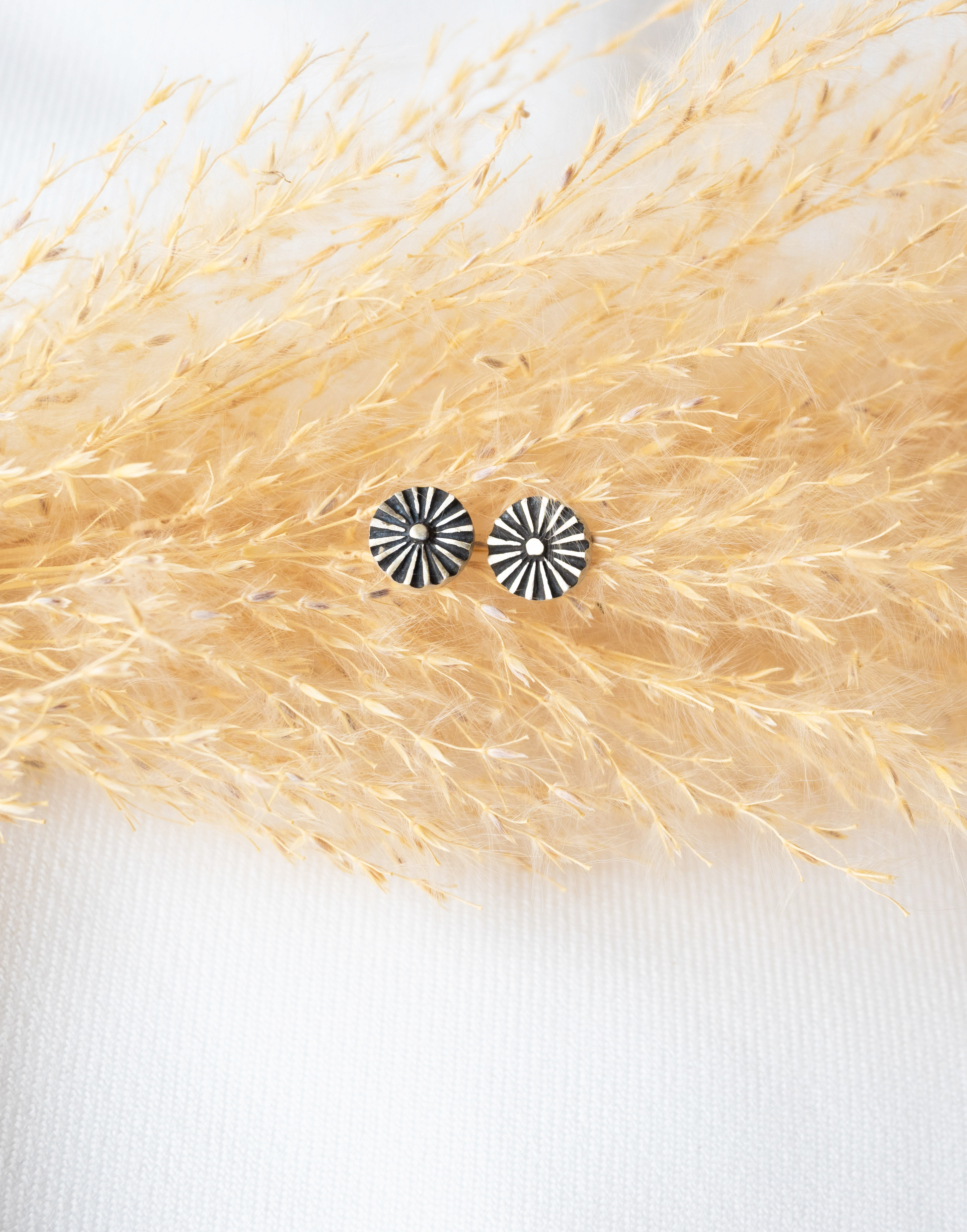 Andrea Mueller, Daisy Stud Earrings