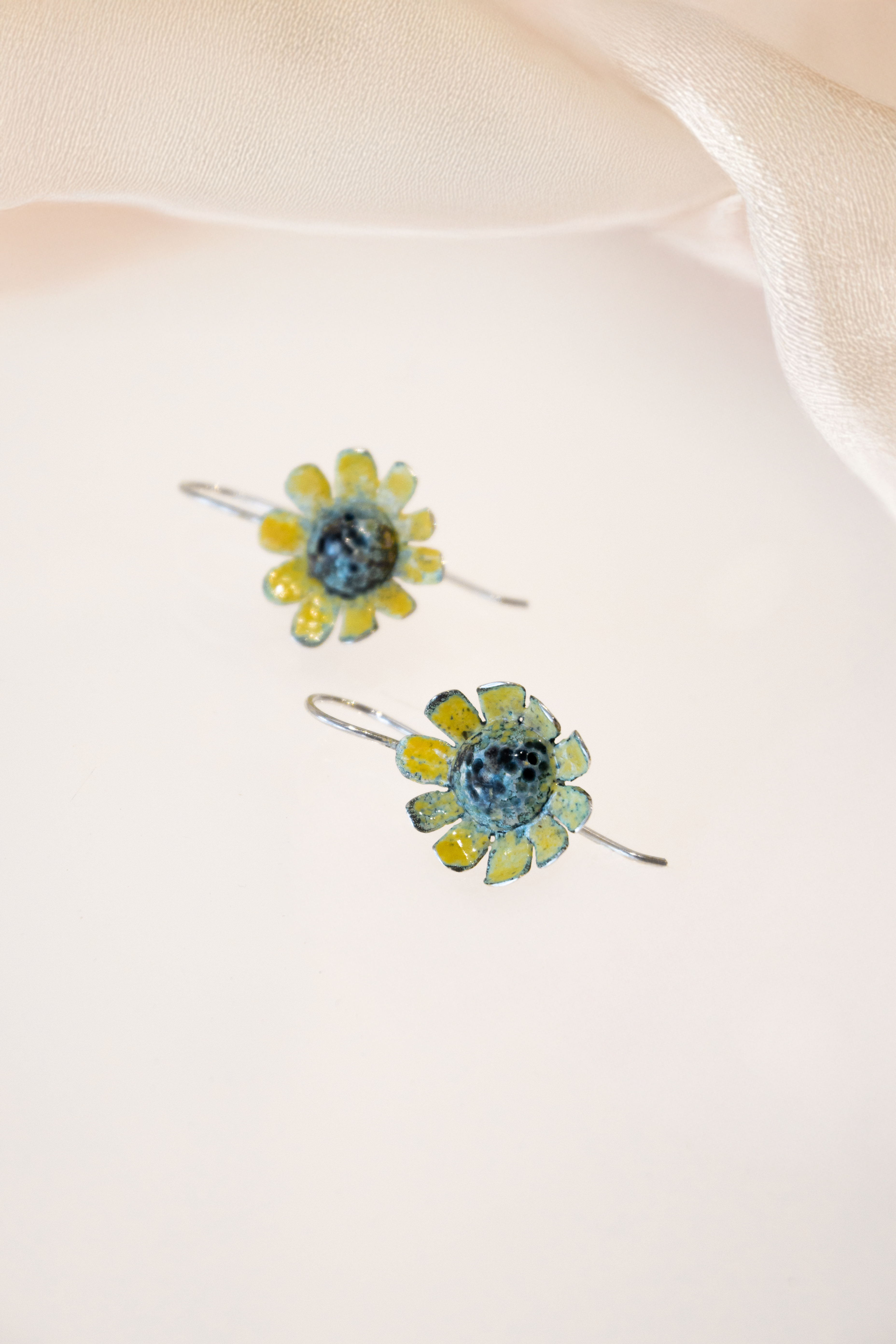 Galili Ellis, Enamel Daisy Earrings-1