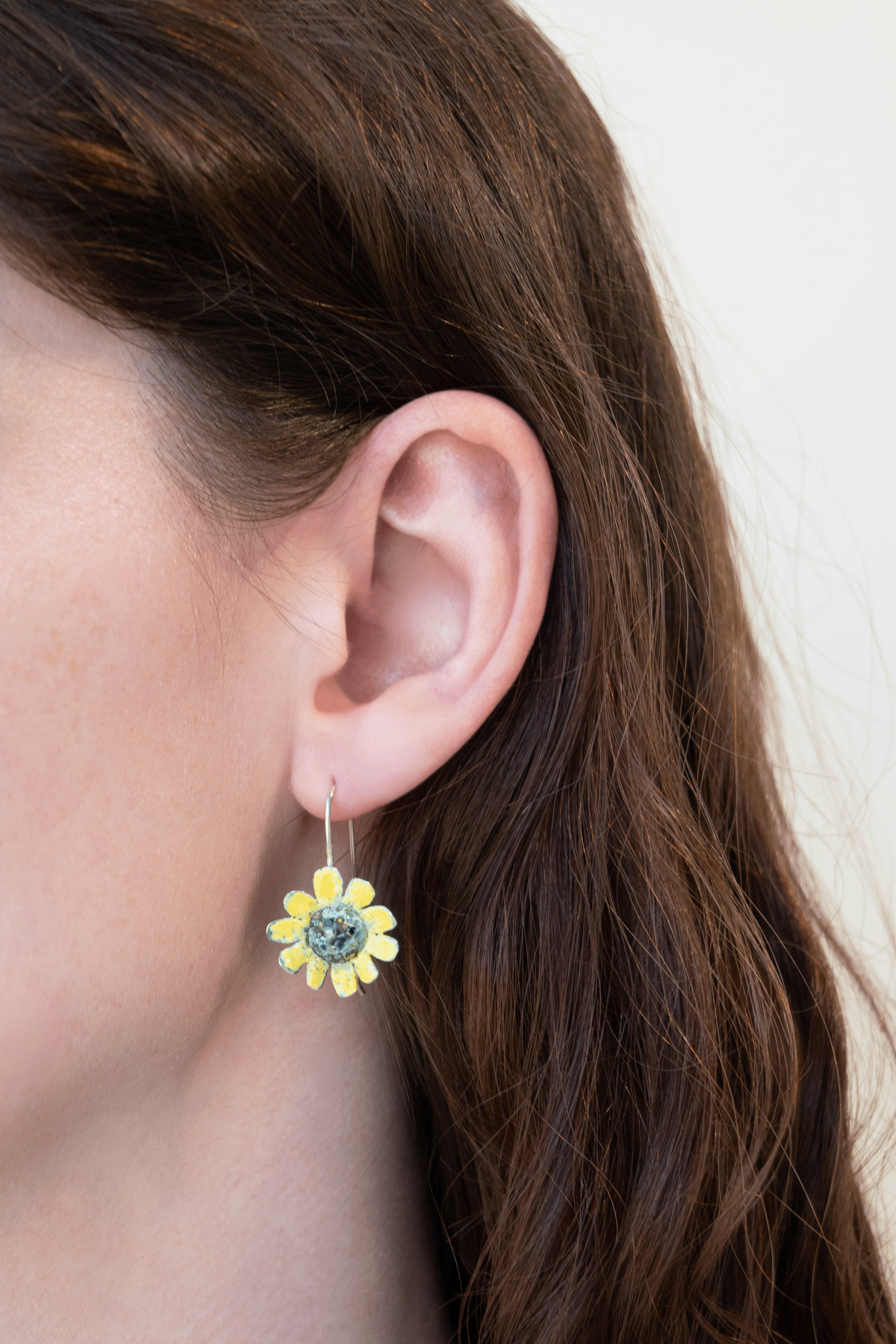 Galili Ellis, Enamel Daisy Earrings-2
