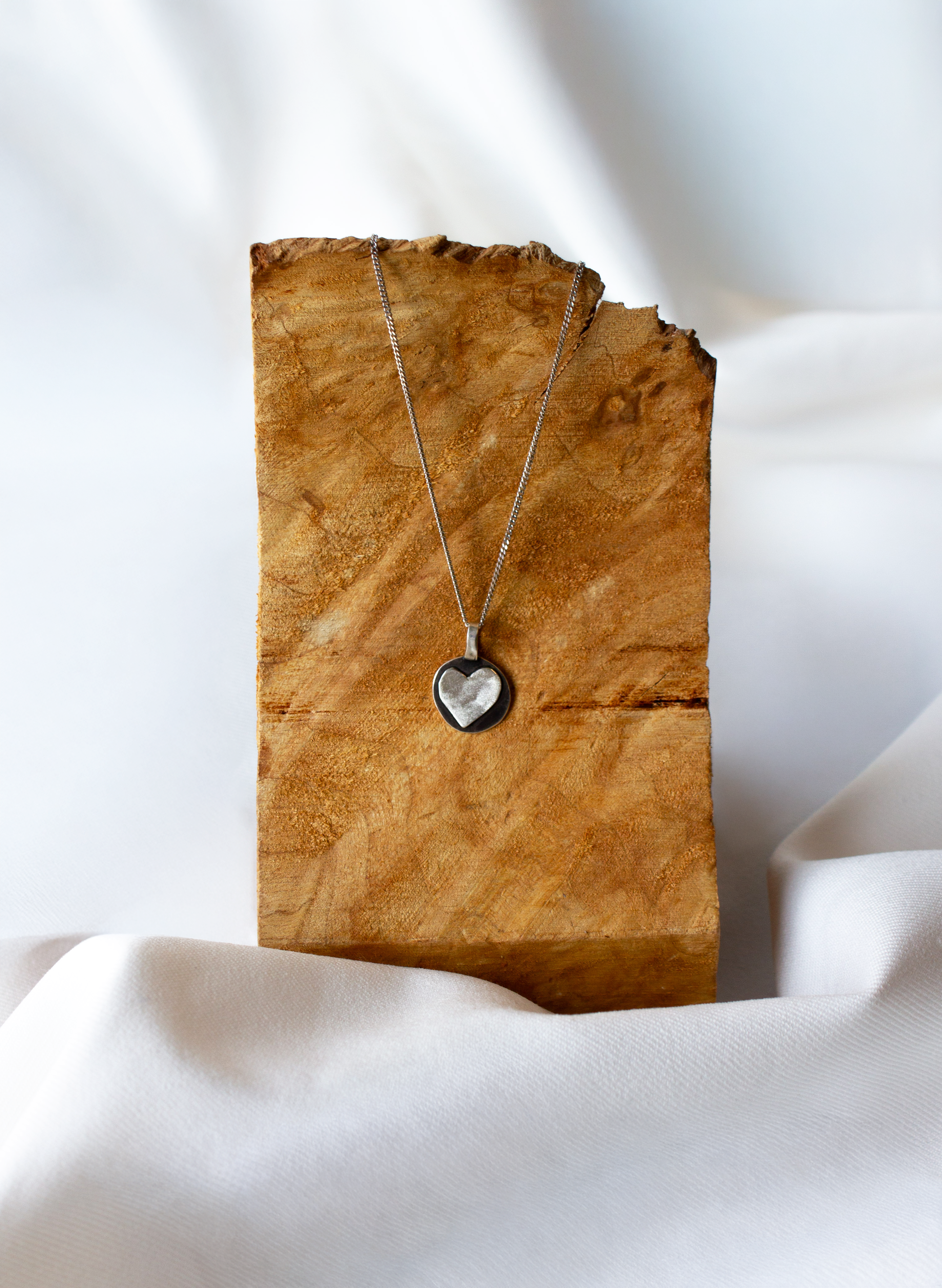 Galili Ellis, Circular Heart Pendant Necklace-3