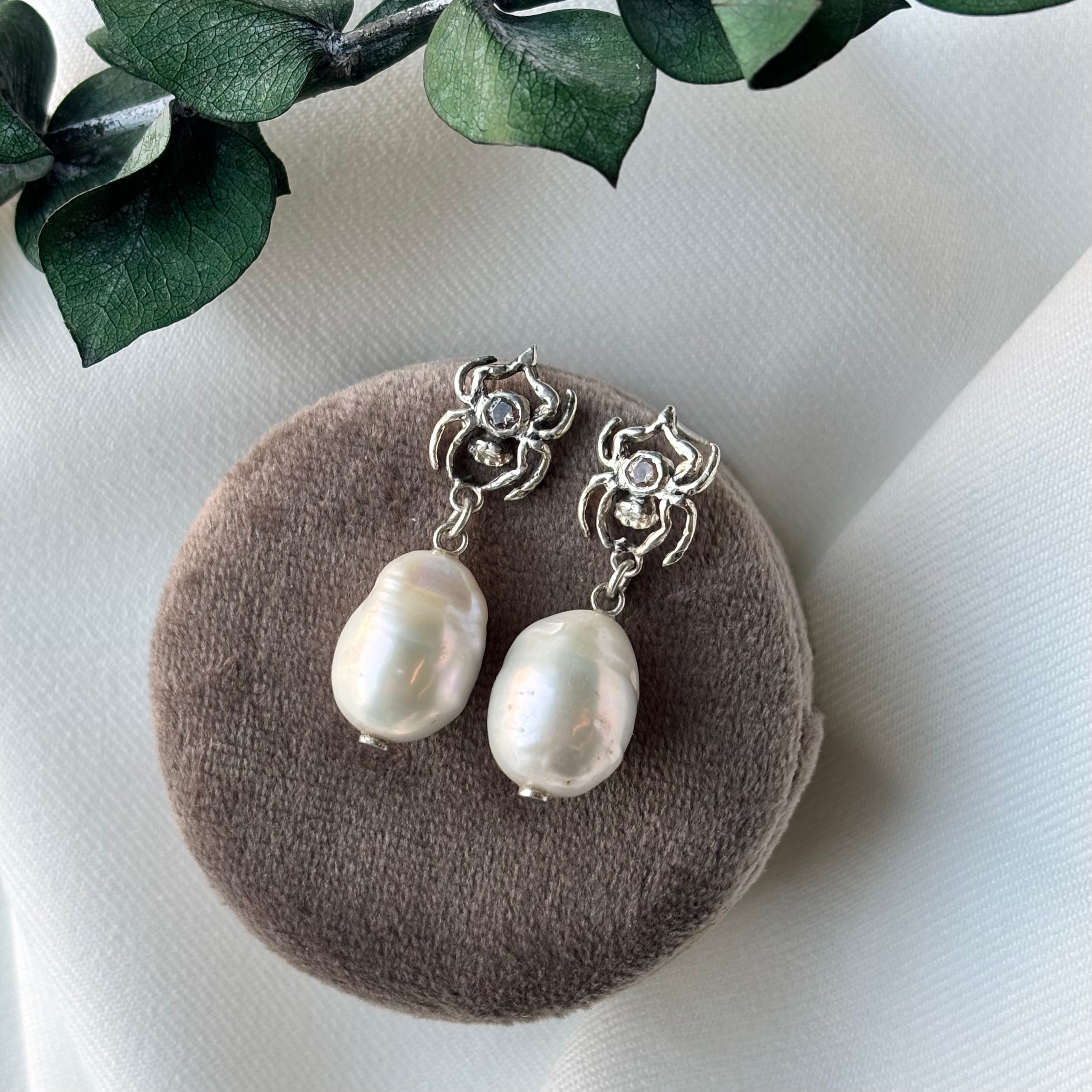 RYHN, Aranea Spider Pearl Earrings