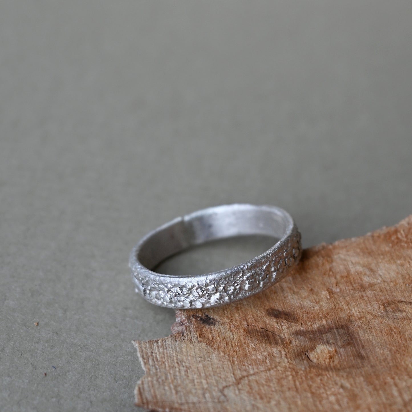 Lori Francescutti, Frosty White Topography Ring 4mm