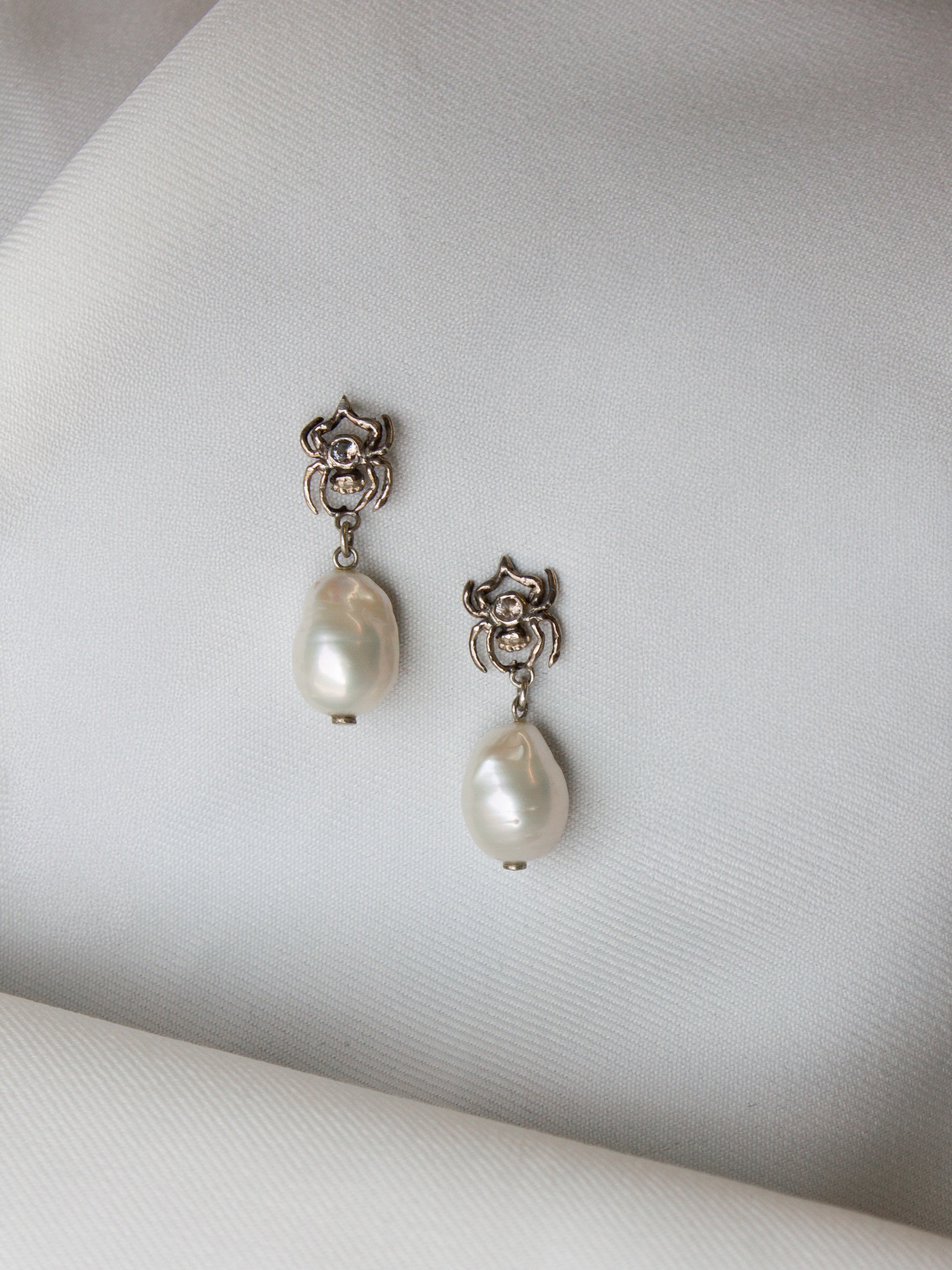 RYHN, Aranea Spider Pearl Earrings-4